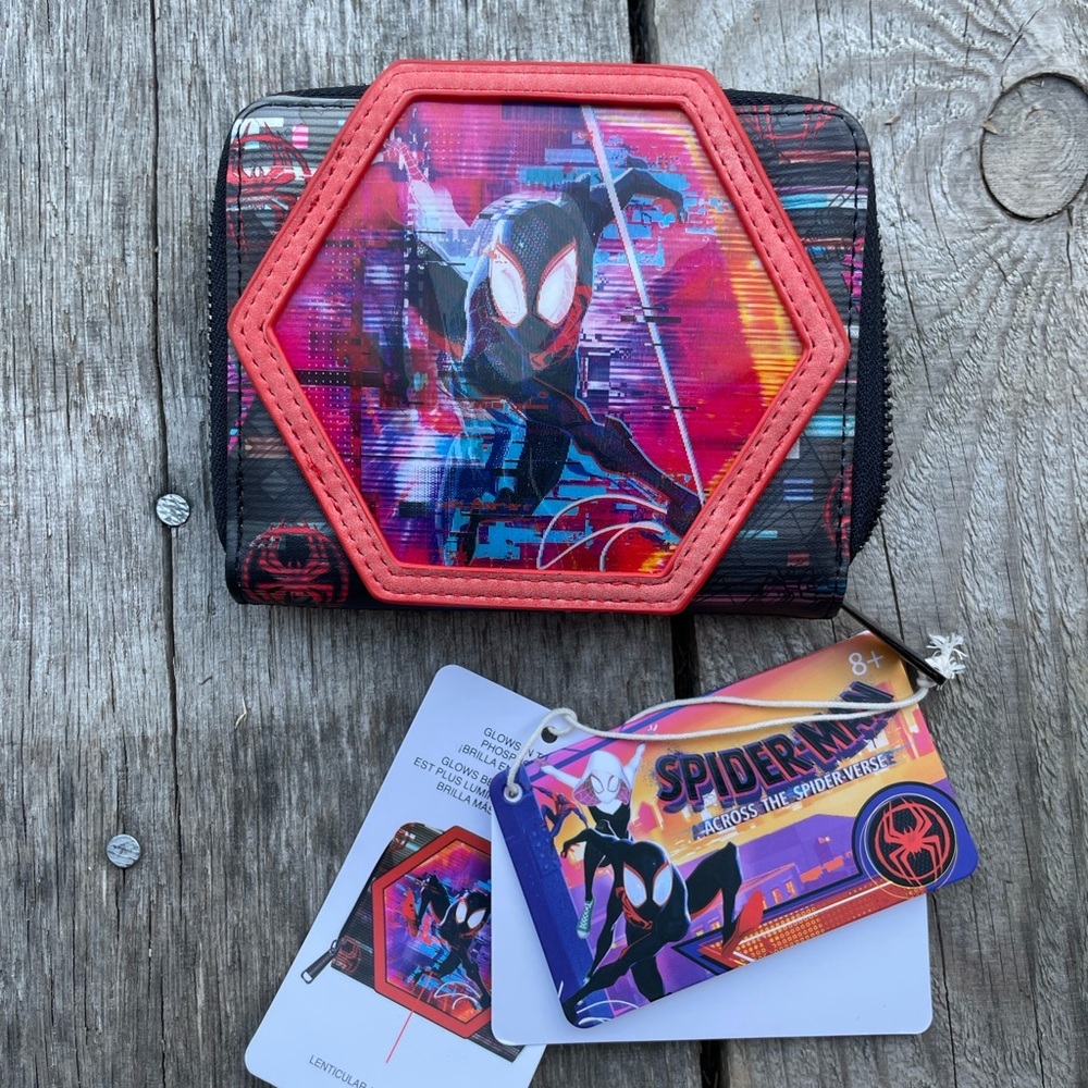 NWT Marvel Spider-Man Loungefly Lenticular Wallet